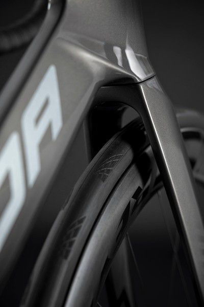Merida REACTO 10K (2027) aero шосейний велосипед SRAM Red AXS 2x12, колір black/mineral gold, розмір M (174-185 см) A62711A00019 фото