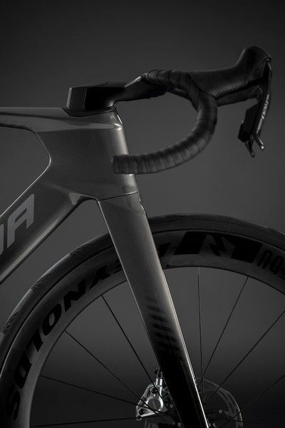 Merida REACTO 10K (2027) aero шосейний велосипед SRAM Red AXS 2x12, колір black/mineral gold, розмір M (174-185 см) A62711A00019 фото