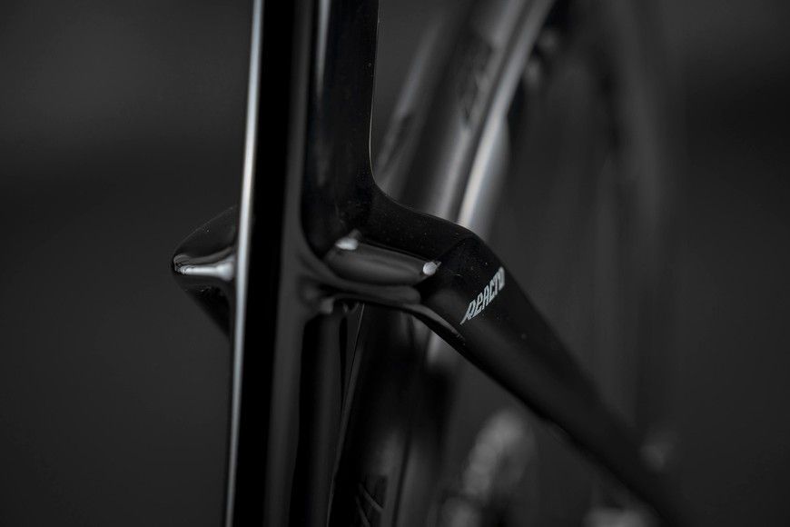 Merida REACTO 10K (2027) aero шосейний велосипед SRAM Red AXS 2x12, колір black/mineral gold, розмір M (174-185 см) A62711A00019 фото