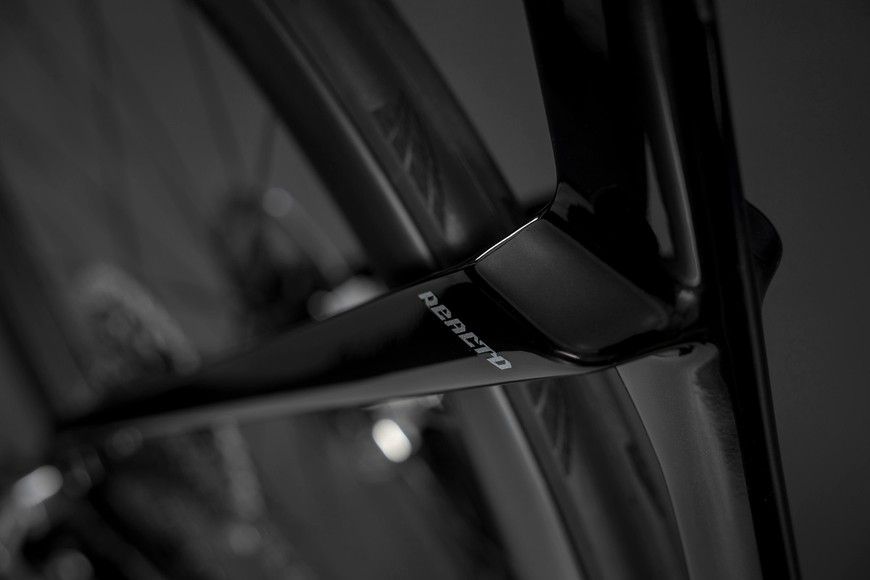 Merida REACTO 10K (2027) aero шосейний велосипед SRAM Red AXS 2x12, колір black/mineral gold, розмір M (174-185 см) A62711A00019 фото