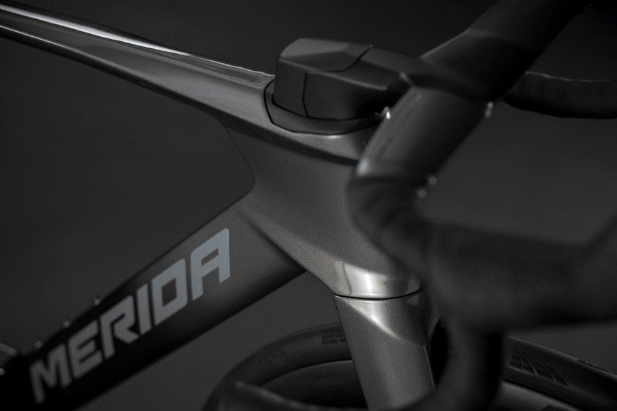 Merida REACTO 10K (2027) aero шосейний велосипед SRAM Red AXS 2x12, колір black/mineral gold, розмір M (174-185 см) A62711A00019 фото